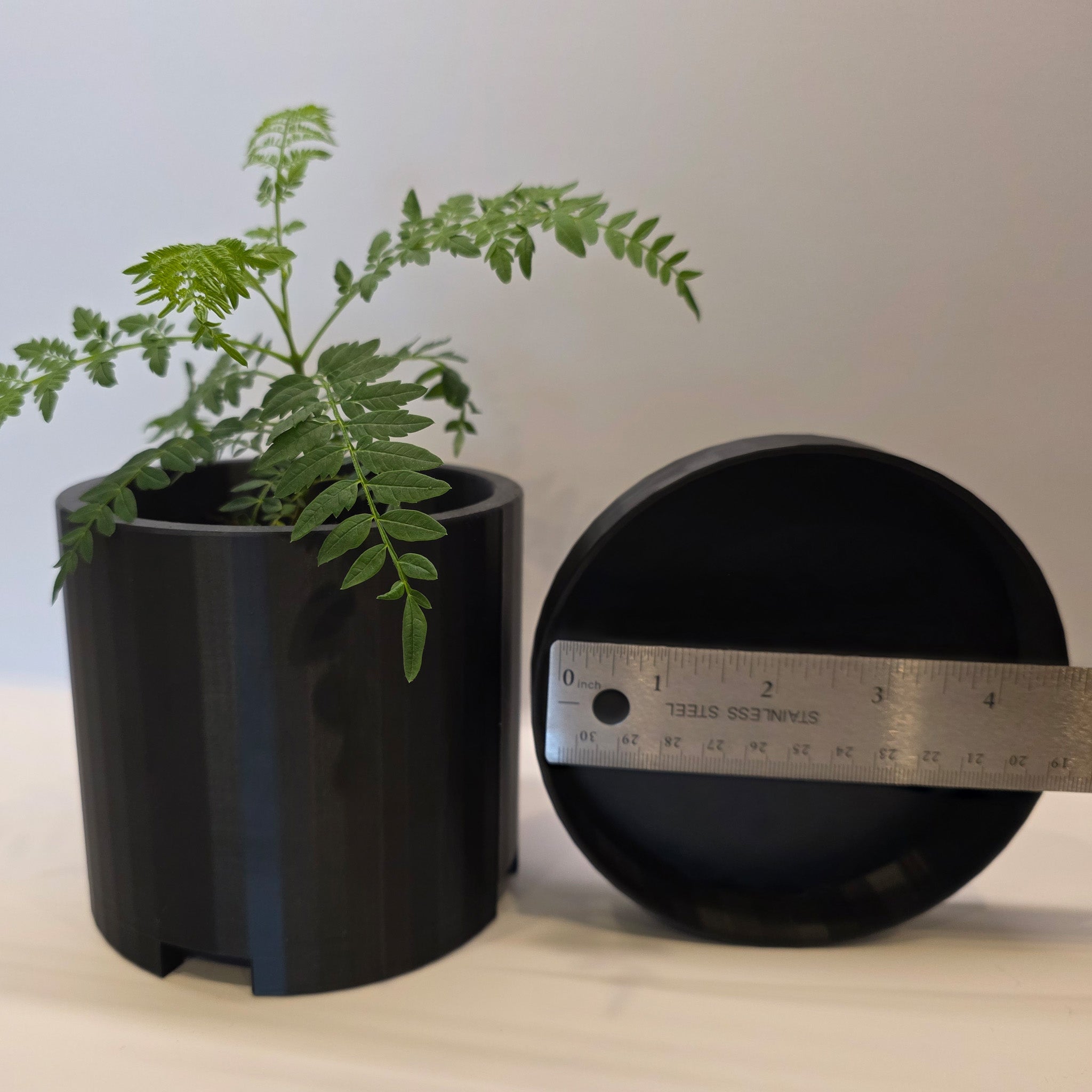 4" Faceted Planter & Tray – Black
